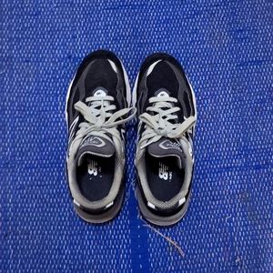 Women's New Balance 990v6 in Black